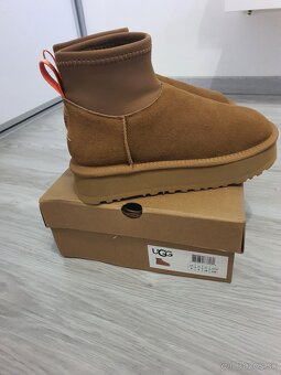 UGG SNEHULE 39velk