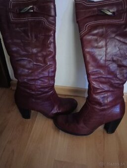 Kožené tmavo červené čižmy