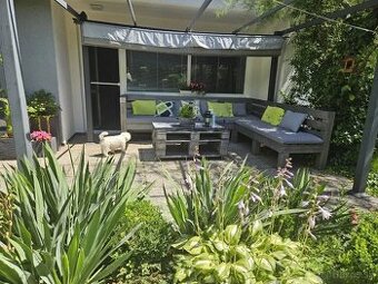 Priestranný 2-izbový byt s terasou, balkónom a záhradou