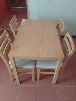 Stôl a 4 stoličky
