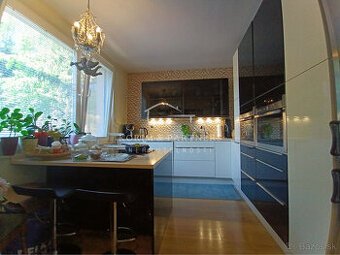 Kompletne prerobený trojizbový byt na predaj, Komárno