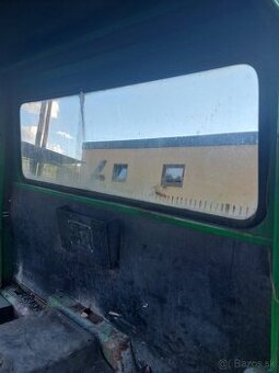 Zadné sklo kabíny multicar