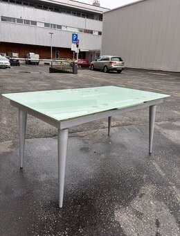 Skleneny rozkladaci jedalensky stol