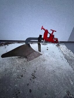 Pluh s nastavovacím telesom vari, agzat