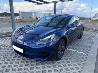 Tesla Model 3 SR+
