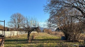 NA PREDAJ – RODINNÝ DOM S VEĽKÝM POZEMKOM – MYSLINA