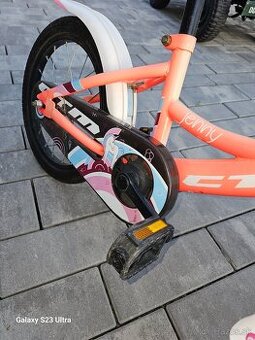 Dievčenský bicykel 16"+ pomocné kolieska