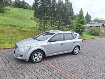 Kia Ceed combi 1.4 benzin 77 kw rok 5/2008 180000 km