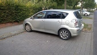 Predám Toyota Corolla Verso 2.2 Diesel