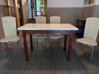 Jedálenský stôl + stoličky, 118,5 × 70 cm, výška 79 cm 10€
