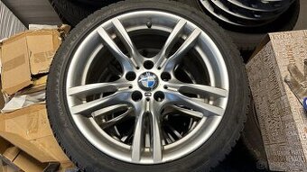 Originál 18" BMW F30 style 400M 5x120 R18 + Zimné pneu