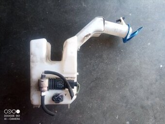 Nádržka ostrekovača Passat B7