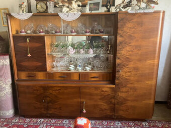 Starožitná obývacia stena