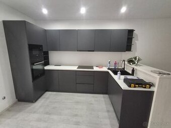 Na predaj moderná, kuchynská linka – vybavená - 1