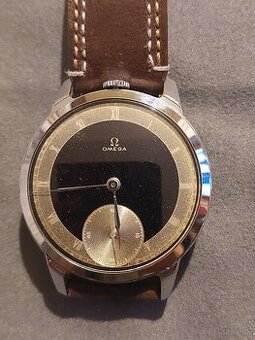 Omega velke cierno sede