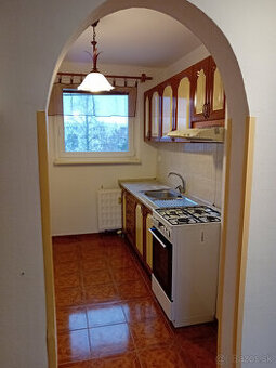 Na prenájom: nezariadený 3 izbový byt-DS, Nám. SNP