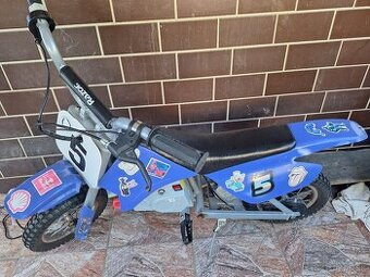 Razor detska elektricka motorka