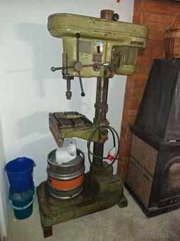 Stojanová vŕtačka VS 16