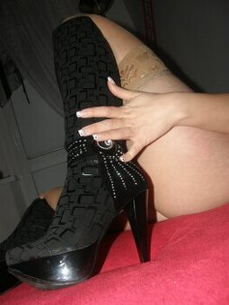 Vysoké čierne čižmy na platforme, veľkosť 38