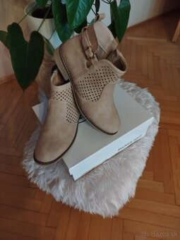 Členkové čižmičky