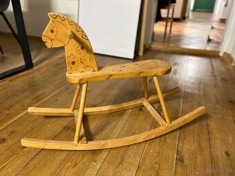 Drevený koník (starší, poctivý)