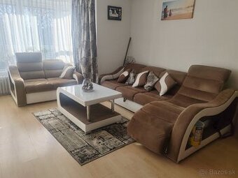 Velka sedacia suprava so stolikom