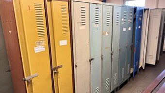 Kovová šatníková skriňa