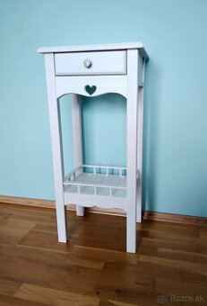 Nočný stolík ,príručný voice