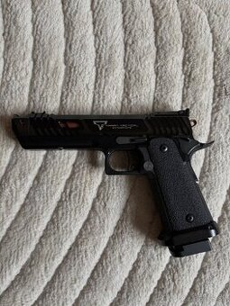 Predám airsoftovú plynovú pištoľ VIPER