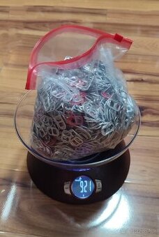 Vrchnáčiky z plechoviek na rôzne tvorenie