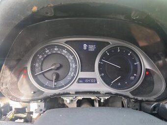 Lexus IS220d budíky