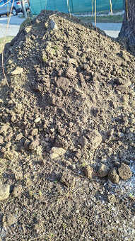 Darujem hlinu za odvoz