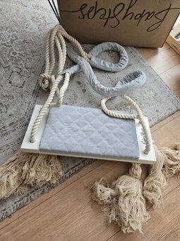 Drevená hojdačka svetlosivá NOVÁ