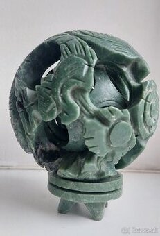 Prírodná hadovitá nefritová krištáľová guľa