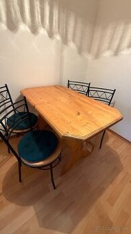Jedálenský stol / stol na chatu