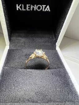 💍 Luxusný zásnubný prsteň z ružového zlata 14K s moissanito