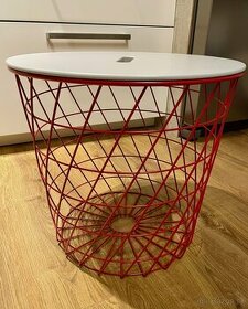 Červený stolík / kôš na bielizeň s úložným priestorom