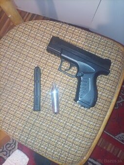 Vimenim vzduchovi pistol  umarex .X.B.G 4.5mm co2 12g.
