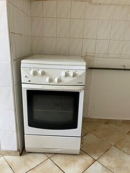 Predám starši sporák Gorenje s elektrickou rúrou