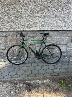 Starší nepoužívaný bicykel