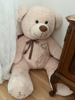 Veľký plyšový medveď