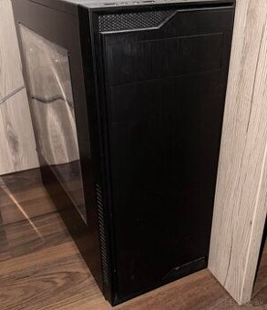Stolny PC + prislusenstvo