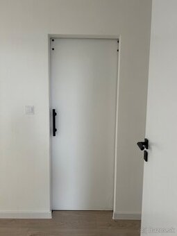 Posuvné dvere s konštrukciou