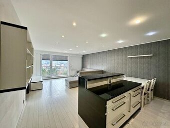 Luxusný 2-izbový byt s krásnym výhľadom na mesto a vnútorným