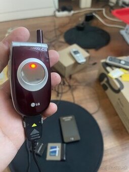 LG C1200 Red Vintage telefón