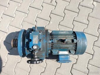 Elektromotor s prevodovkou (15)