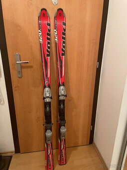 Predam damske carvingove lyze Volkl