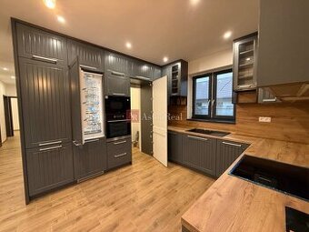 Ihneď obývateľný 4-izbový bungalov len 14 min. od Púchova