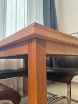 Jedálenský stôl z masívu + 4 stoličky