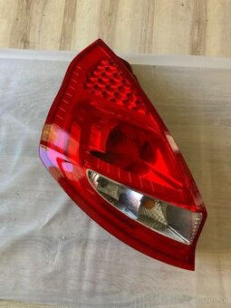 Predám zadné ľavé svetlo na Ford Fiesta mk7